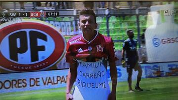 Luego de su penal, el talentoso volante azul mostró una camiseta con una especial dedicatoria para su amigo que sufrió el fallecimiento de su pequeño hijo.