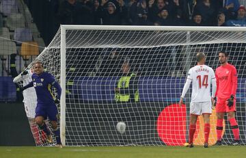 1-0. Marcos Tavares celebr¨® el primer gol.