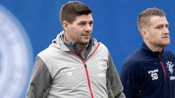 GERRARD ENTRENANDO AL RANGERS