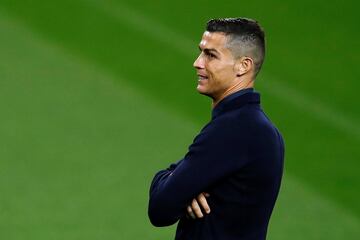 Ronaldo observa la que fue su casa durante seis años, Old Trafford.