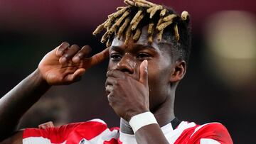 Nico Williams celebra un gol en un partido de cuartos de final de UEFA Europa League contra el Celtic Rangers en San Mames el 17 de abril de 2025.