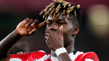 Nico Williams celebra un gol en un partido de cuartos de final de UEFA Europa League contra el Celtic Rangers en San Mames el 17 de abril de 2025.