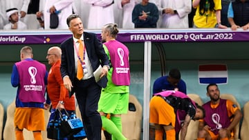   Louis Van Gaal head coach of Netherlands during the game Netherlands vs Argentina, corresponding to the Quarterfinal of the FIFA World Cup Qatar 2022, at Lusail Stadium, Lusail, Doha, on December 09, 2022.

<br><br>

 Louis Van Gaal Director Tecncio de Paises Bajos durante el partido Paises Bajos (Holanda) vs Argentina, correspondiente a los cuartos de final de la Copa Mundial de la FIFA Catar 2022, en el Estadio Lusail, Lusail, Doha, el 09 de Diciembre de 2022