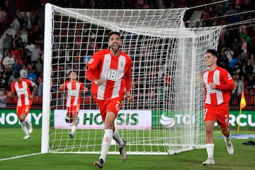 Otro gol de cabeza anotó Edgar, en la victoria del Almería sobre el Deportivo. El central, en su caso, hizo un remate de espaldas, pero el balón salió con fuerza directo a la portería para hacer el 1-0.