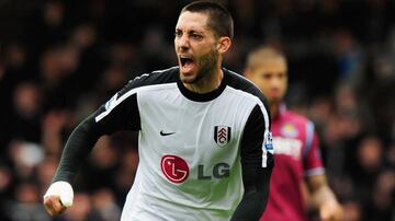 El histórico delantero estadounidense vivió sus mejores temporadas con el Fulham, para luego vestir los colores del Tottenham y terminar su paso por la Premier League con 57 goles.