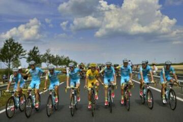 El equipo de Astana con su líder Vincenzo Nibali.