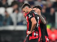 Soccer Football - Serie A - Juventus v AC Milan - Allianz Stadium, Turin, Italy - October 5, 2025 AC Milan's Santiago Gimenez and Christian Pulisic REUTERS/Daniele Mascolo