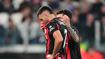 Soccer Football - Serie A - Juventus v AC Milan - Allianz Stadium, Turin, Italy - October 5, 2025 AC Milan's Santiago Gimenez and Christian Pulisic REUTERS/Daniele Mascolo