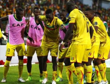 Mustapha Yatabare de Malí celebra su gol contra Camerún