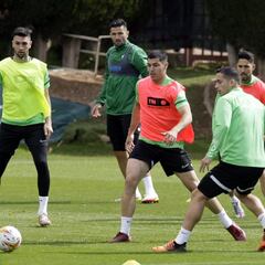 El Elche afronta una final inesperada por la permanencia