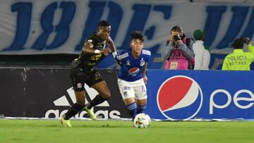 Ruiz disputa una pelota.