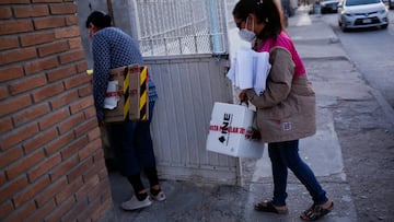 An electoral worker carries a box with voting materials to deliver it to a woman who was selected by the National Electoral Institute (INE) to act as a president of a polling station, for the recall referendum on President Andres Manuel Lopez Obrador, which will be held on April 10, in Ciudad Juarez, Mexico April 5, 2022. REUTERS/Jose Luis Gonzalez