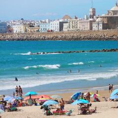 Una estadounidense en España confiesa que extraña las montañas rusas en la playa: “Es algo muy típico”