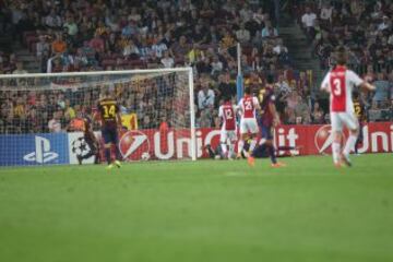 2-1. El Ghazi anota el primer tanto holandés.