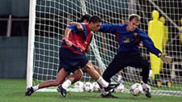 <b>SUPLENTE</B>. El guardameta alemán se ha visto relegado al banquillo, ya que el titular es el joven Víctor Valdés.