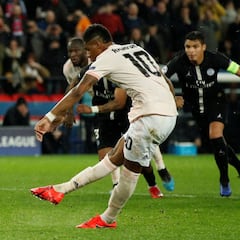 El VAR da el penalti de la victoria al Manchester United