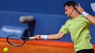 Martínez se exprime ante Nakashima; Carballés, KO