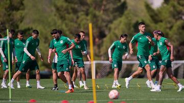 Jugadores de la Selección Mexicana durante un entrenamiento previo al juego contra Panamá correspondiente a la Final de Copa Oro.