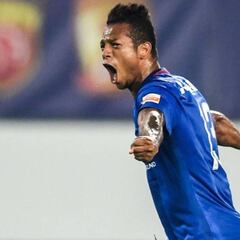 Flamengo evalúa los pros y contras de fichar a Guarín