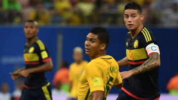 Casemiro y James durante el Brasil-Colombia de las eliminatorias sudamericanas de clasificaci&oacute;n para el Mundial 2018.