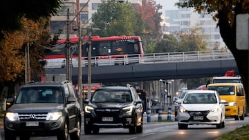 Restricción vehicular hoy, 13 de agosto: autos que no pueden circular en Santiago y calendario de agosto