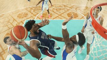 Yabusele, en el reino de Embiid