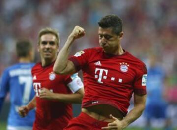 Robert Lewandowski celebra el segundo gol del Bayern Munich al Hamburgo.