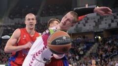 Colton Iverson, con la camiseta del Baskonia.