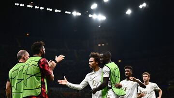 Los jugadores del Bayern celebrando el segundo gol de Leroy Sané.