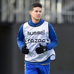 James se lesiona en el calentamiento ante Aston Villa