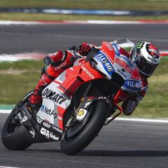 Superpole de Lorenzo con récord y caída de Márquez
