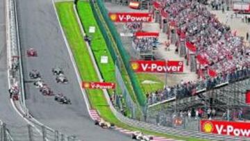 <b>TRIUNFO FERRARISTA. </b>Kimi Raikkonen consiguió ayer el primer triunfo de Ferrari esta temporada, por delante de Fisichella, otra opción para sustituir a Luca Badoer.