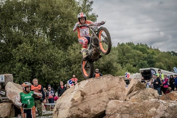 Toni Bou sigue aumentando su leyenda sumando en la República Checa su 22º título del mundo: once en outdoor y otros tantos en indoor. 