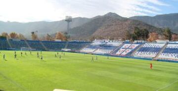 La sede deportiva de San Carlos de Aponquindo está situada al noreste de Santiago de Chile; cuenta con todas las comodidades que necesita una selección de alto nivel como la colombiana. Dentro del complejo también está ubicado el estadio principal de la U. Católica de Chile.