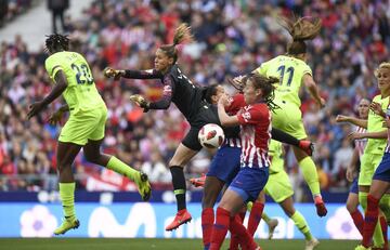 La atacante del Barcelona aprovech¨® un saque de esquina para marcar el 0-1