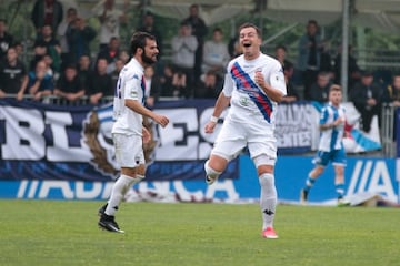 El delantero, de 32 años, es todo un trotamundos del fútbol. El jugador del Puerto de la Cruz ha pasado por Cádiz, Extremadura, Lugo, Córdoba, Numancia, Anorthosis, Korona Klelce y por los filiales de Villarreal y Tenerife llegando a los 314 partidos.