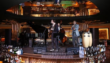 El Atl¨¦tico pudo disfrutar en El Gran Escenario, no s¨®lo de la comida, sino de actuaciones musicales.