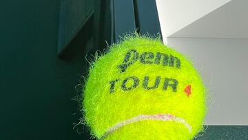 Imagen de una pelota del Masters 1.000 de Indian Wells tras un entrenamiento.