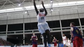 El Madrid arrasa al Barcelona en el MiniCl¨¢sico: 87-67
