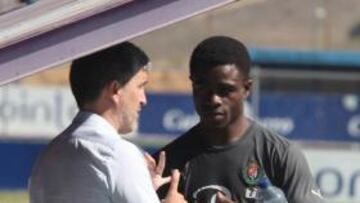 Ogbeche y Quique, entre los descartes para la concentración de Inglaterra