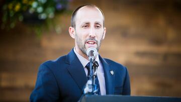 LA Galaxy despide a su vicepresidente deportivo