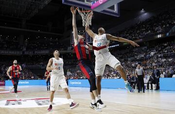 Matt Janning y Walter Tavares.