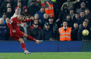 Roberto Firmino curls one in but it's disallowed by VAR