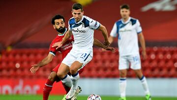 LIVERPOOL, ENGLAND - NOVEMBER 25: Remo Freuler of Atalanta B.C. is challenged by Mohamed Salah of Liverpool during the UEFA Champions League Group D stage match between Liverpool FC and Atalanta BC at Anfield on November 25, 2020 in Liverpool, England. Sp