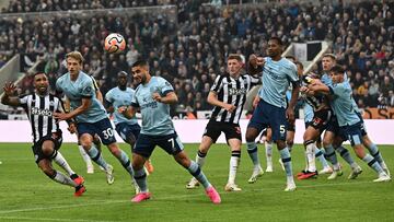 Brentford's French striker #07 Neal Maupay defends a corner during the English Premier League football match between Newcastle United and Brentford at St James' Park in Newcastle-upon-Tyne, north east England on September 16, 2023. (Photo by Paul ELLIS / AFP) / RESTRICTED TO EDITORIAL USE. No use with unauthorized audio, video, data, fixture lists, club/league logos or 'live' services. Online in-match use limited to 120 images. An additional 40 images may be used in extra time. No video emulation. Social media in-match use limited to 120 images. An additional 40 images may be used in extra time. No use in betting publications, games or single club/league/player publications. /