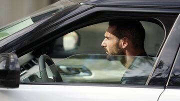 David Lomb&aacute;n, llegando este martes a La Rosaleda en su veh&iacute;culo.