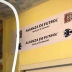 Jonathan González destaca poder ser compañero de 'Chicharito'