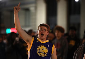 Oakland celebra el título de los Warriors