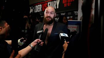 Fury firma con Top Rank y la revancha con Wilder se complica