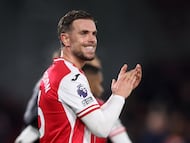 Soccer Football - Premier League - Brentford v Arsenal - GTech Community Stadium, London, Britain - February 12, 2026 Brentford's Jordan Henderson applauds fans after the match REUTERS/David Klein EDITORIAL USE ONLY. NO USE WITH UNAUTHORIZED AUDIO, VIDEO, DATA, FIXTURE LISTS, CLUB/LEAGUE LOGOS OR 'LIVE' SERVICES. ONLINE IN-MATCH USE LIMITED TO 120 IMAGES, NO VIDEO EMULATION. NO USE IN BETTING, GAMES OR SINGLE CLUB/LEAGUE/PLAYER PUBLICATIONS. PLEASE CONTACT YOUR ACCOUNT REPRESENTATIVE FOR FURTHER DETAILS..